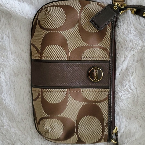 Coach wristlet - Picture 3 of 3